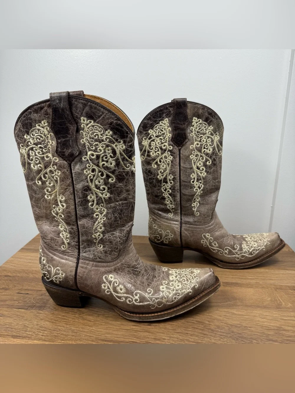 Corral A2773 Western Cowboy Boots Embroidered Coral Bone Leather Girls 5.5T